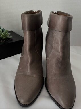 LUCKY BRAND GRAY LEATHER ZIP BACK ANKLE BOOTS STACKED HEEL SZ 11 M